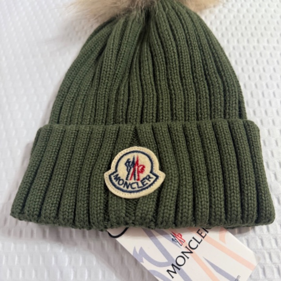 MONCLER WOMEN'S OLIVE GREEN RIBBED KNIT BEANIE W/ POM POM -SAME DAY SHIP - Picture 2 of 5